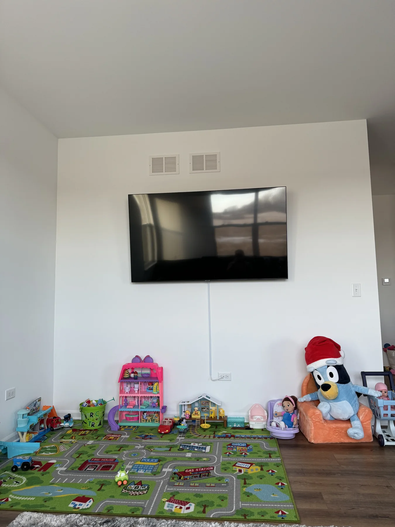 Empty living wall area